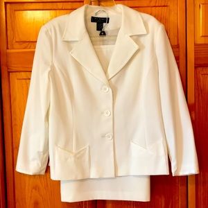 Fully lined Ms. Tracy 2 piece women’s ivory dress suit size 16